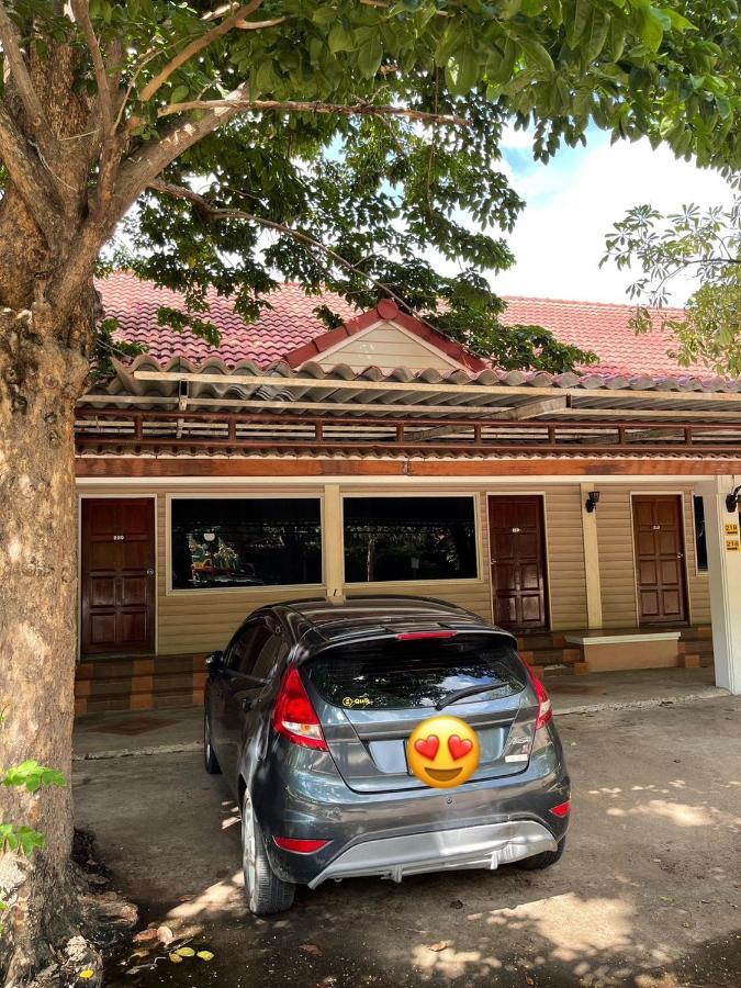 Bansuan Resort Nakhon Sawan Bagian luar foto