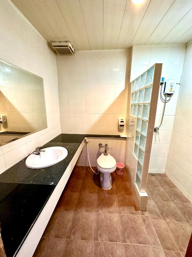 Bansuan Resort Nakhon Sawan Bagian luar foto
