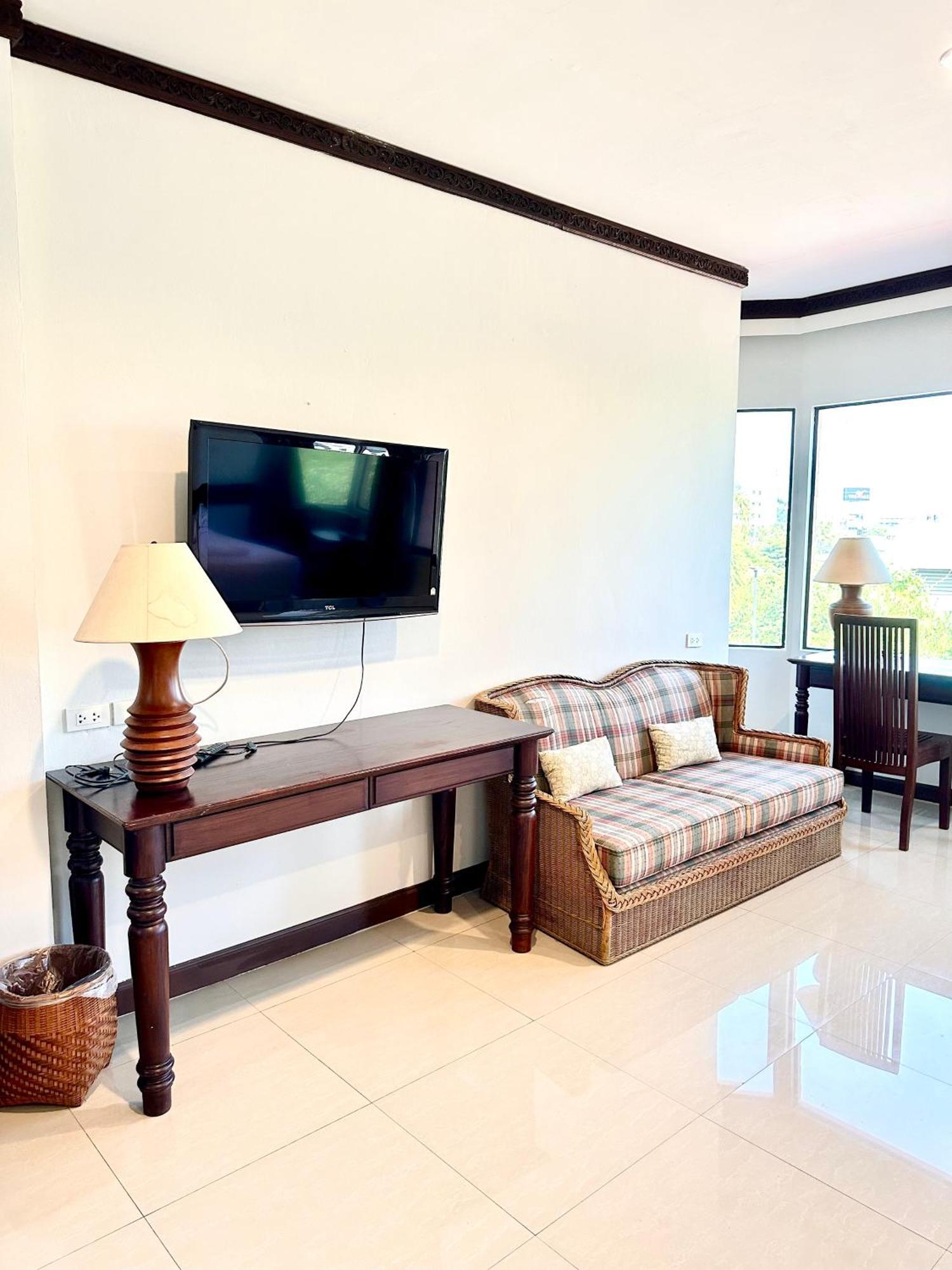 Bansuan Resort Nakhon Sawan Bagian luar foto