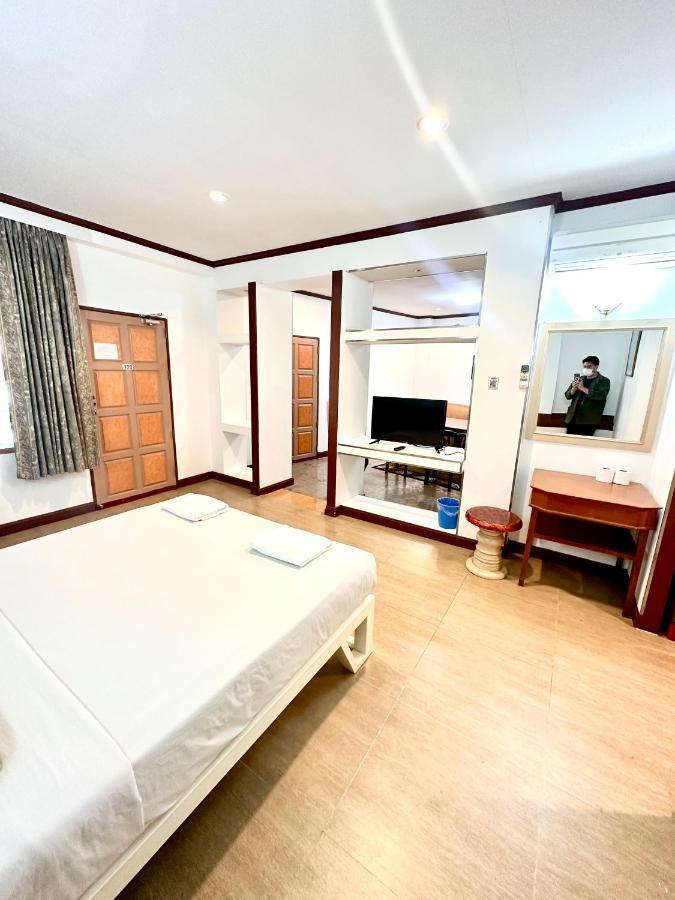 Bansuan Resort Nakhon Sawan Bagian luar foto