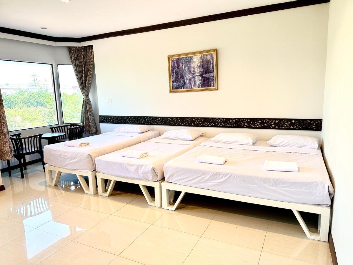 Bansuan Resort Nakhon Sawan Bagian luar foto
