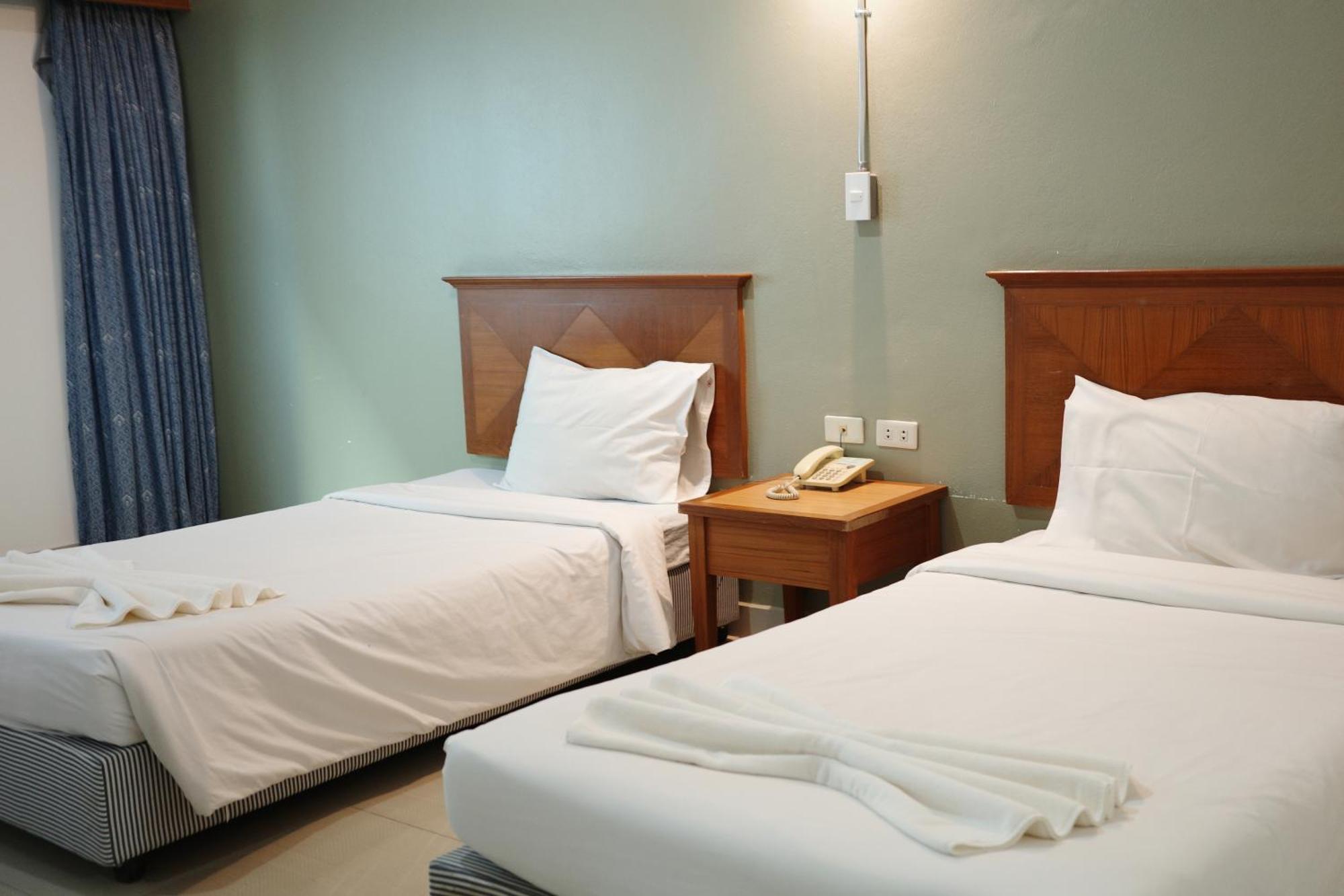 Bansuan Resort Nakhon Sawan Bagian luar foto