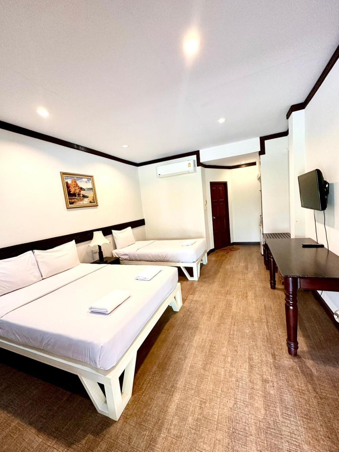 Bansuan Resort Nakhon Sawan Bagian luar foto