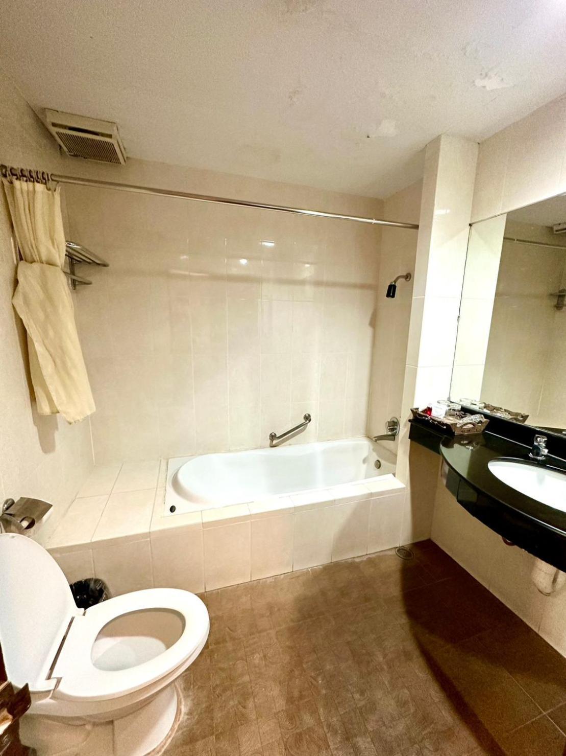 Bansuan Resort Nakhon Sawan Bagian luar foto