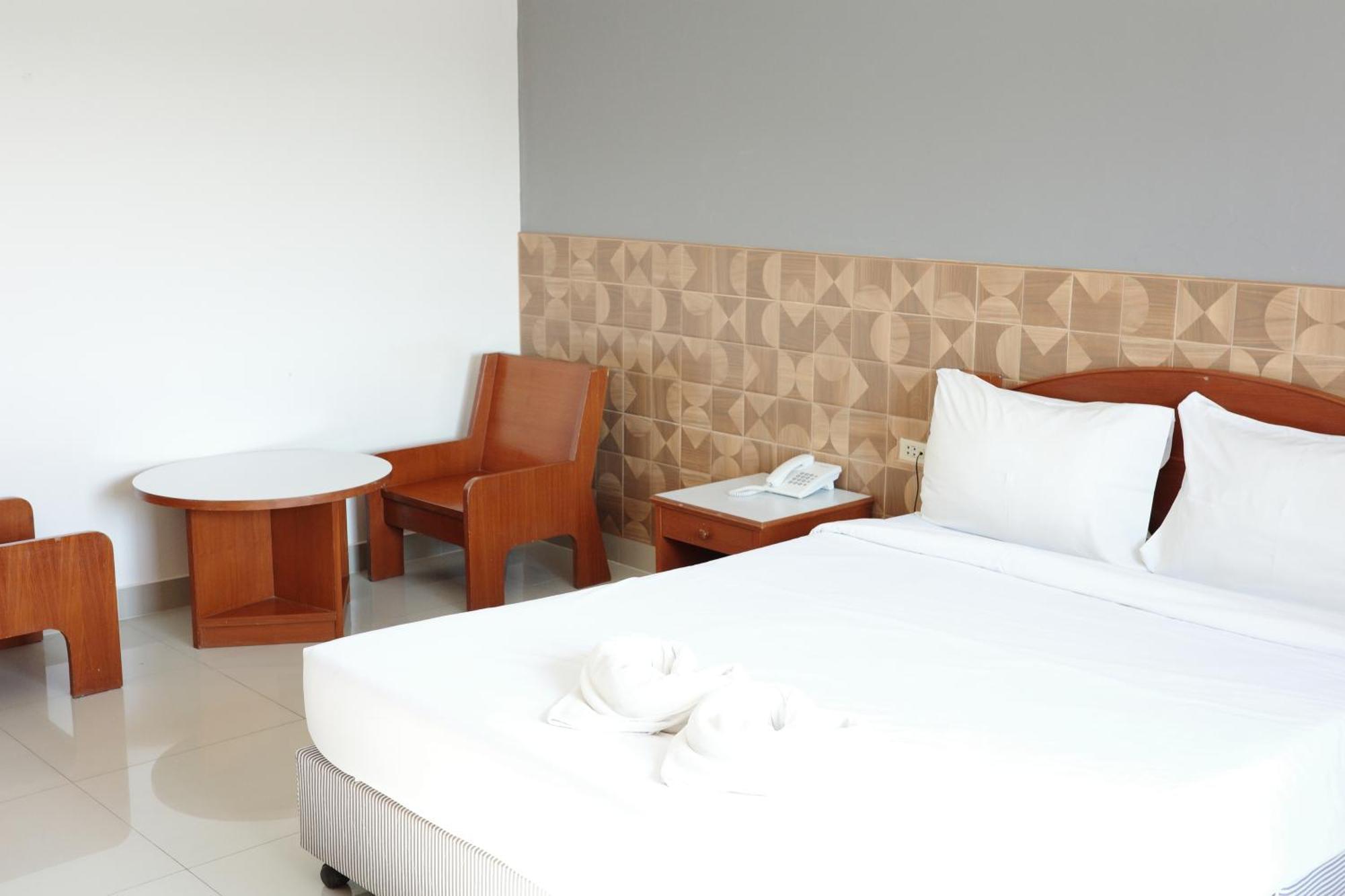 Bansuan Resort Nakhon Sawan Bagian luar foto