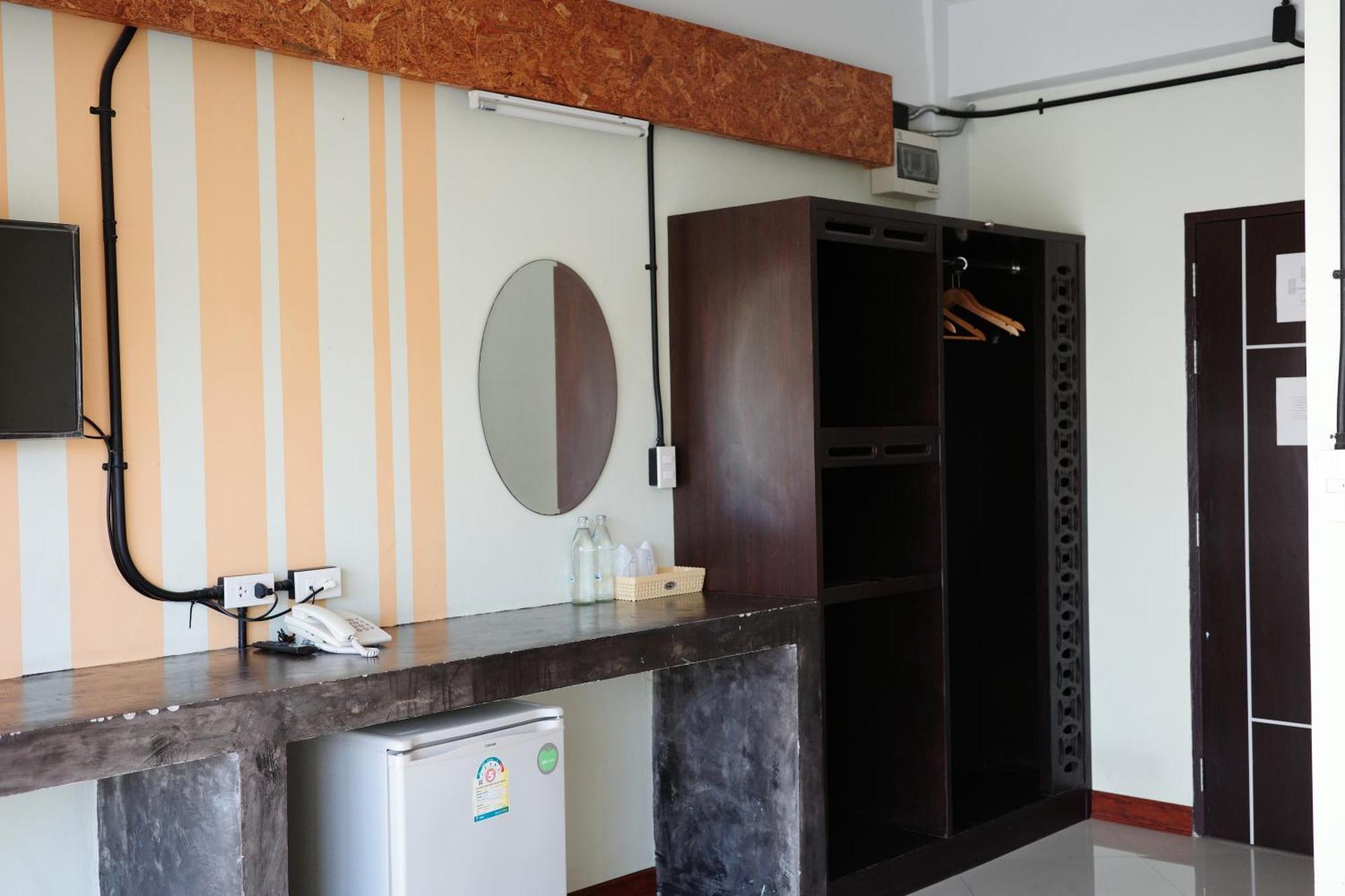 Bansuan Resort Nakhon Sawan Bagian luar foto