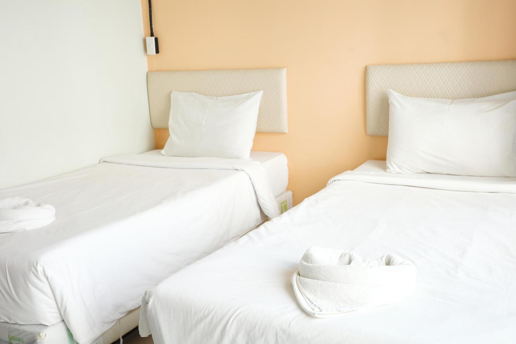 Bansuan Resort Nakhon Sawan Bagian luar foto