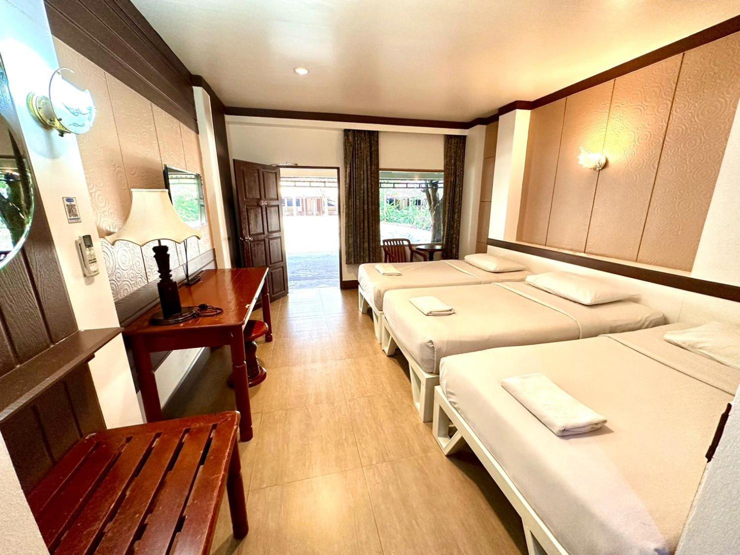 Bansuan Resort Nakhon Sawan Bagian luar foto